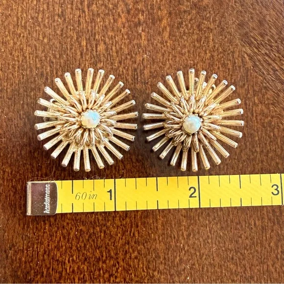 Vintage Gold Starburst Brooch and Clip on Earring Set - Picture 4 of 4